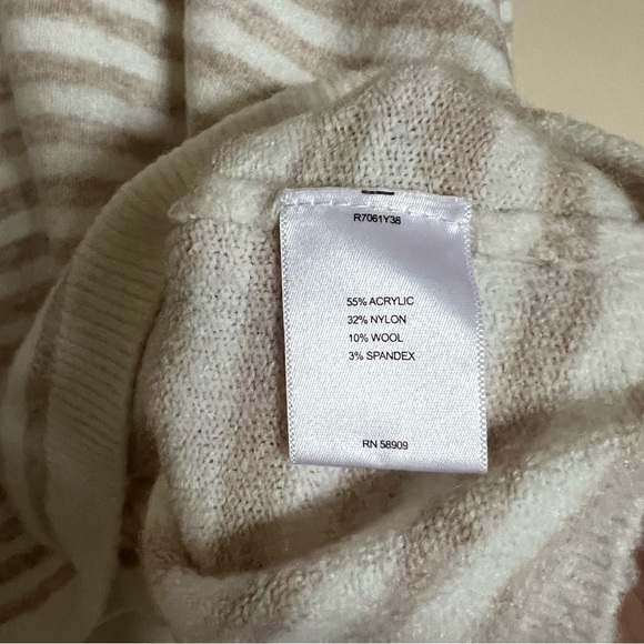 Ivory Tan Striped V Neck Sweater‎ Soft Knit Drop Shoulders Boutique Wool Blend - Picture 3 of 5